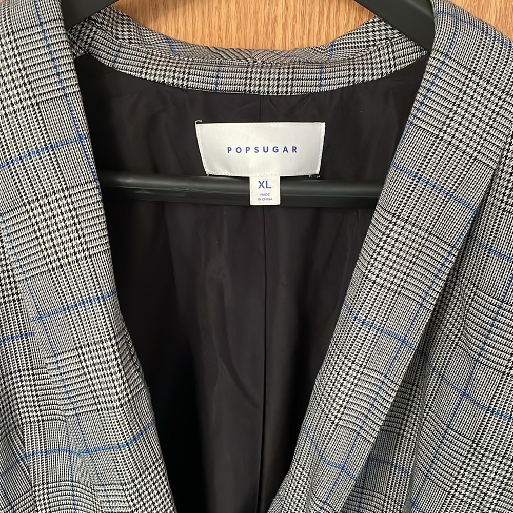 Suit Coat - Stylish Pattern - Excellent Condition! - image 2